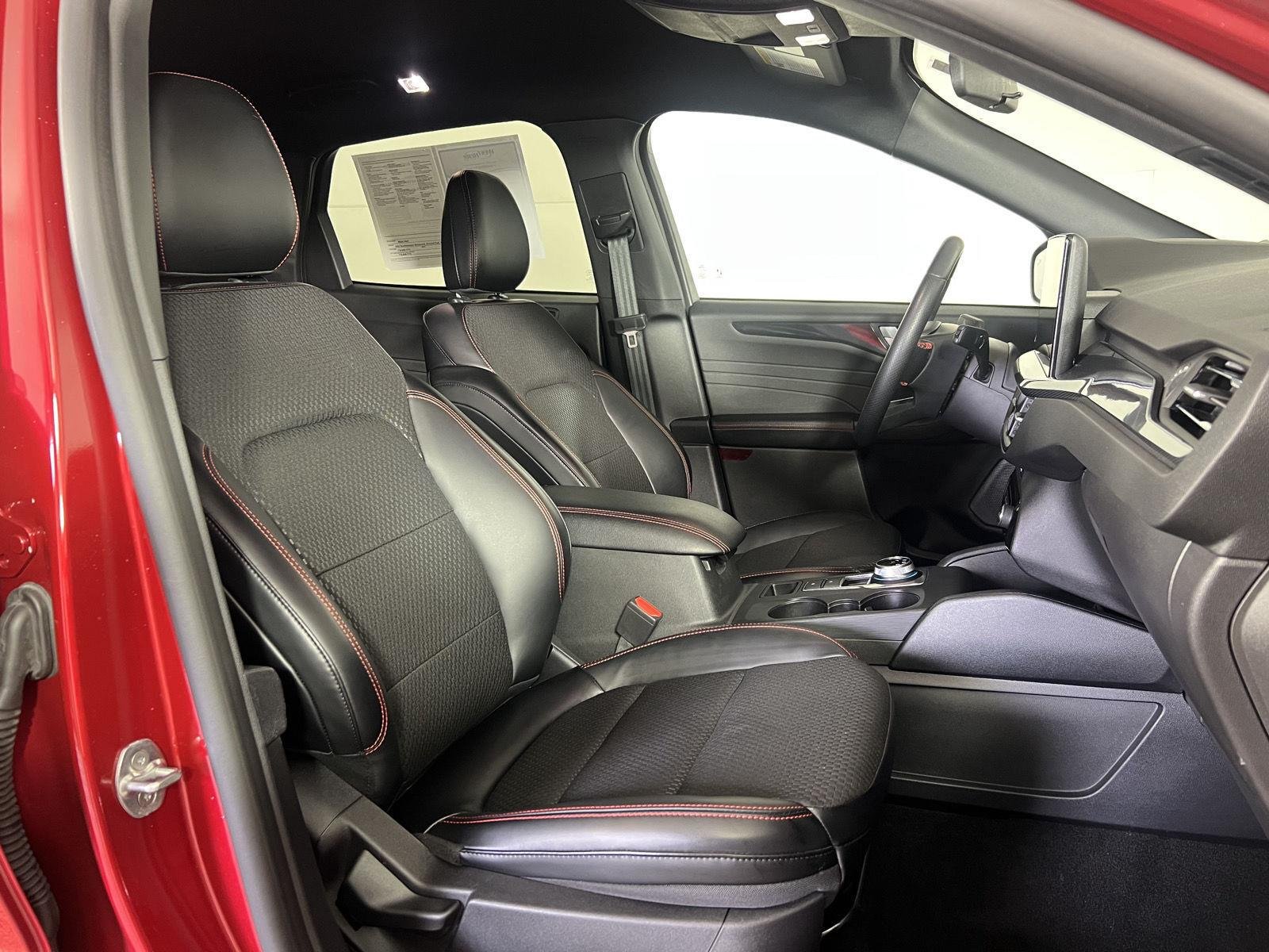 Used 2024 Rapid Red Metallic Tinted Clearcoat Ford ST-Line image 20