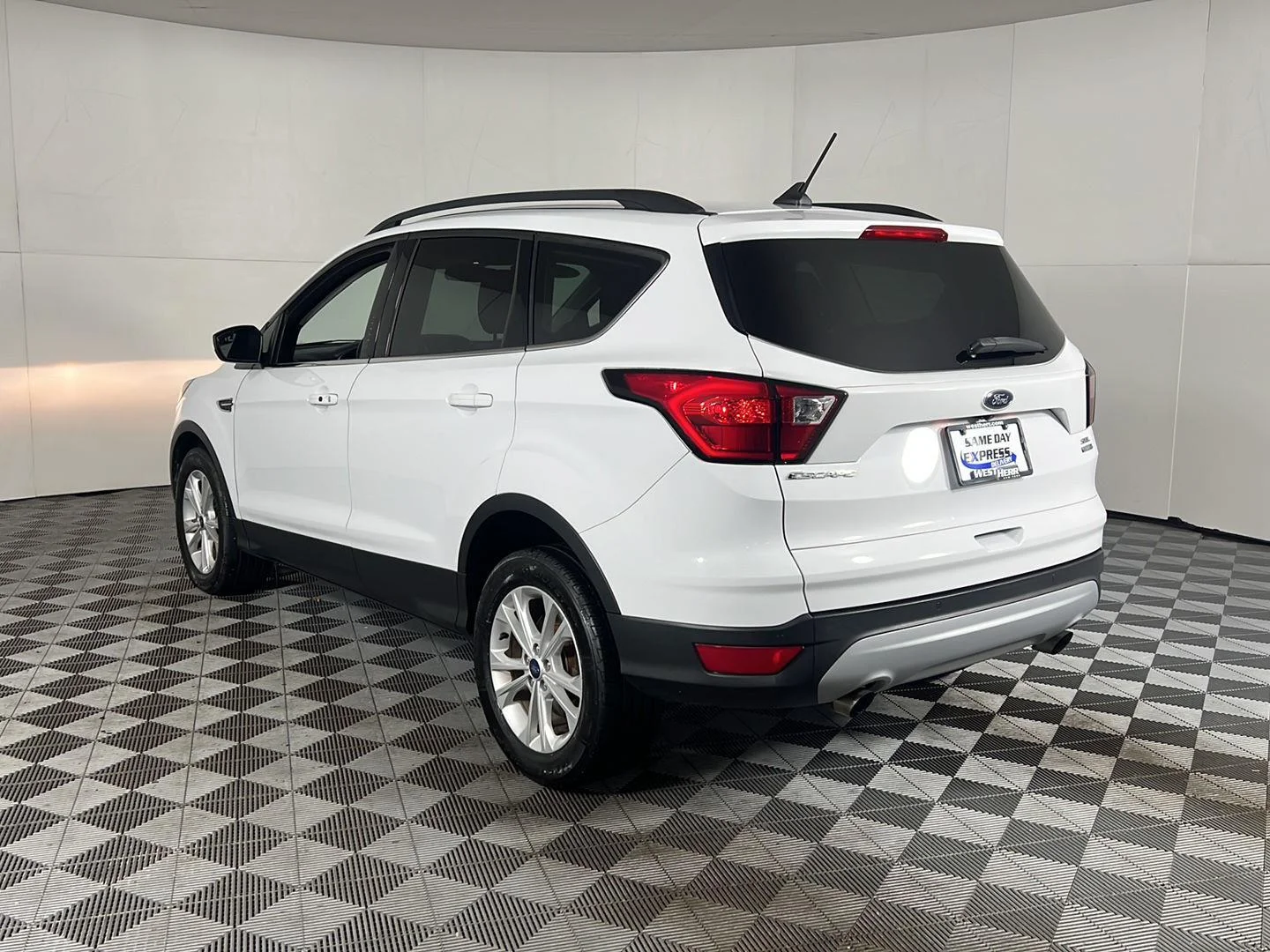Used 2019 Oxford White Ford SEL image 6