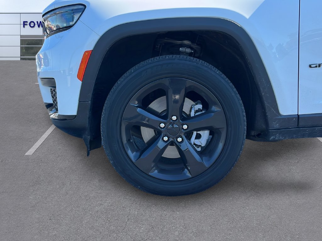 Used 2023 White Jeep Altitude image 31