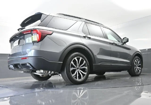 Used 2025 Gray Ford ST-Line image 37