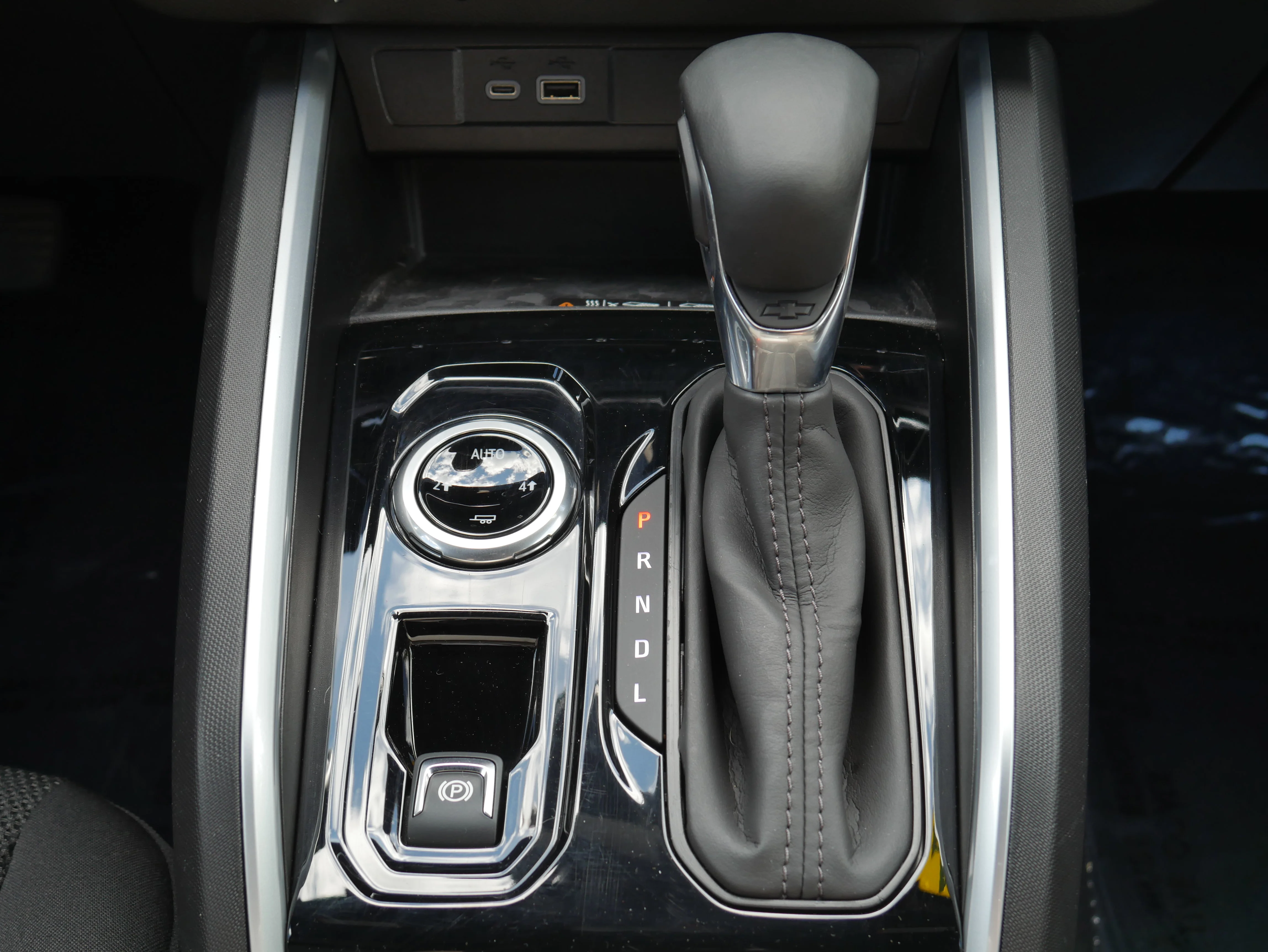 2024 Chevrolet Colorado LT - Photo 23