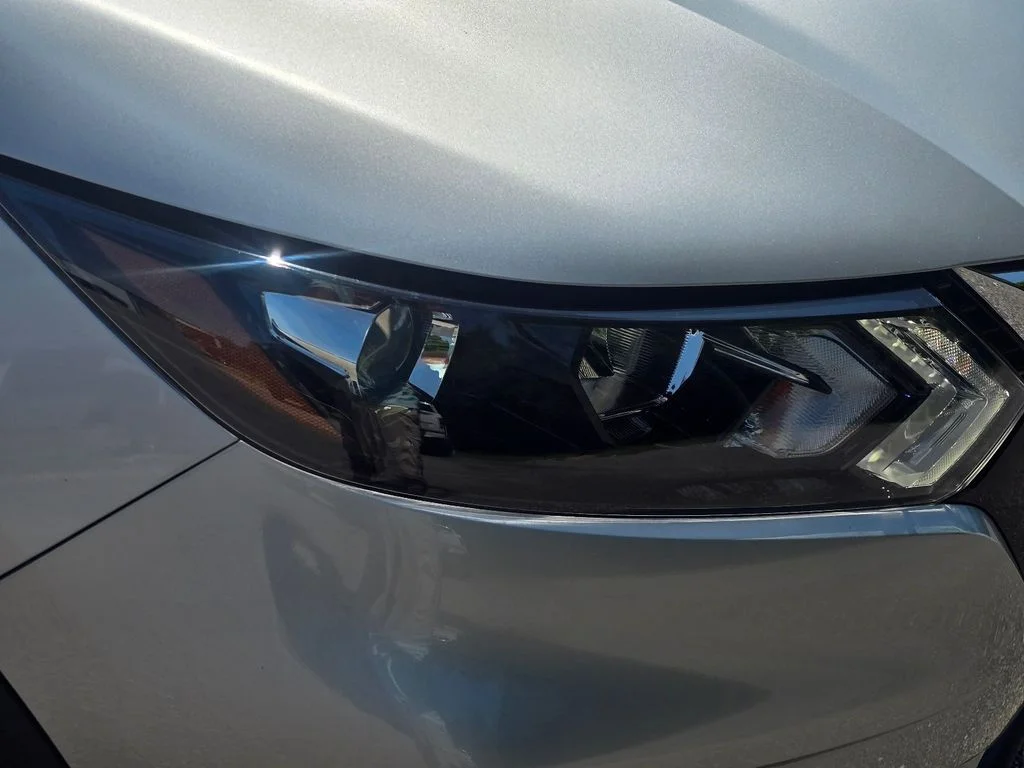 Used 2022 Silver Nissan SV image 4