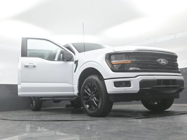 New 2026 Oxford White Ford XLT image 32
