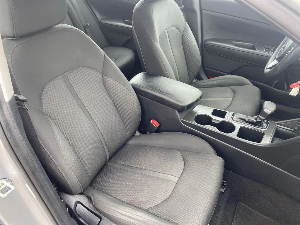 Used 2017 Sparkling Silver Kia LX image 29