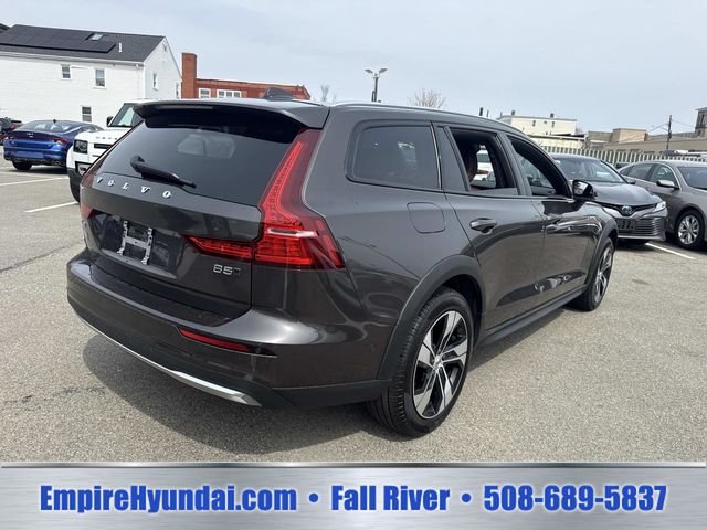 2025 Volvo V60 Cross Country Plus - Photo 9