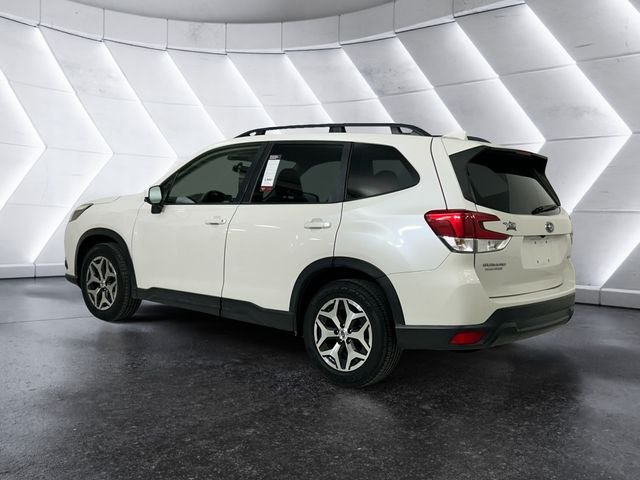 Used 2022 White Subaru Premium image 6