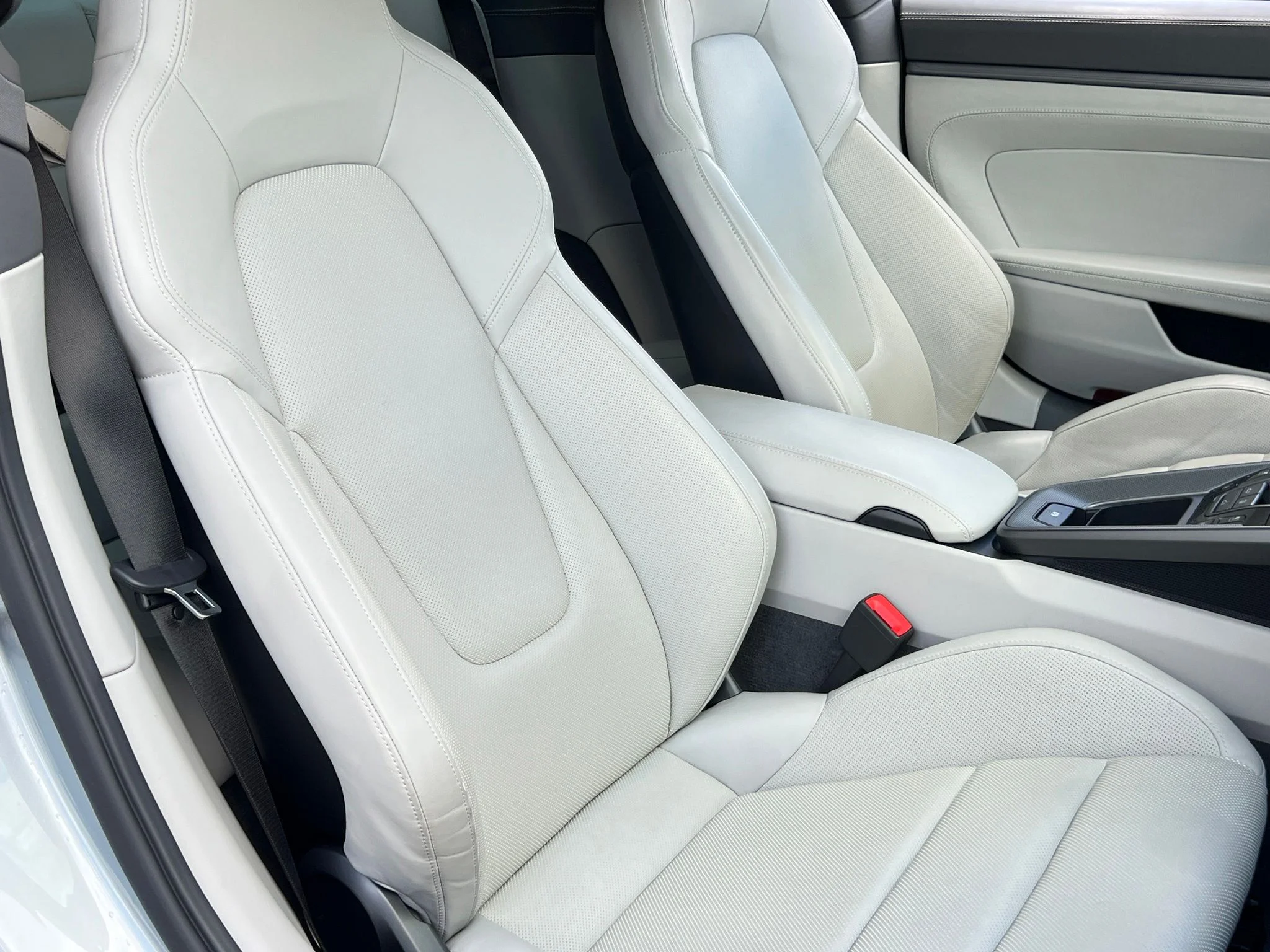 Used 2020 Silver Porsche Carrera 4S image 17