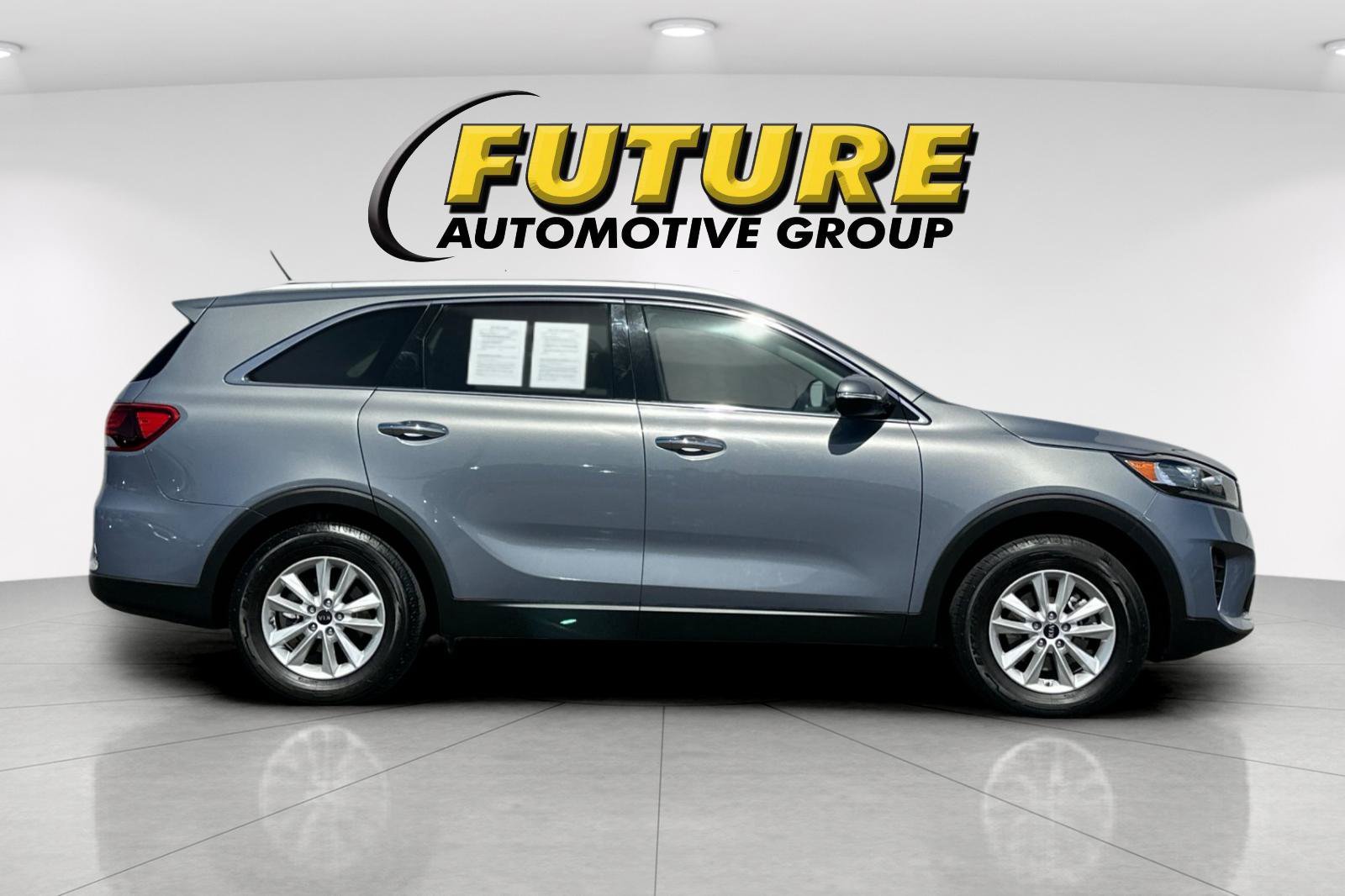 Used 2020 Silver Kia LX image 3