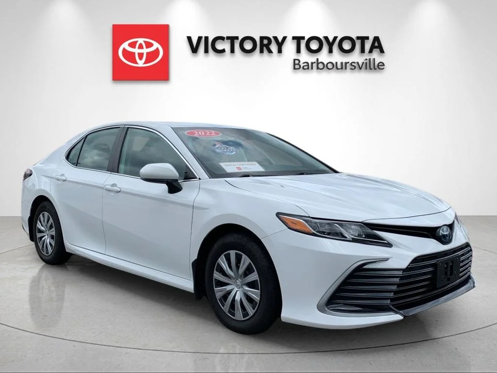 Used 2022 White Toyota LE image 5