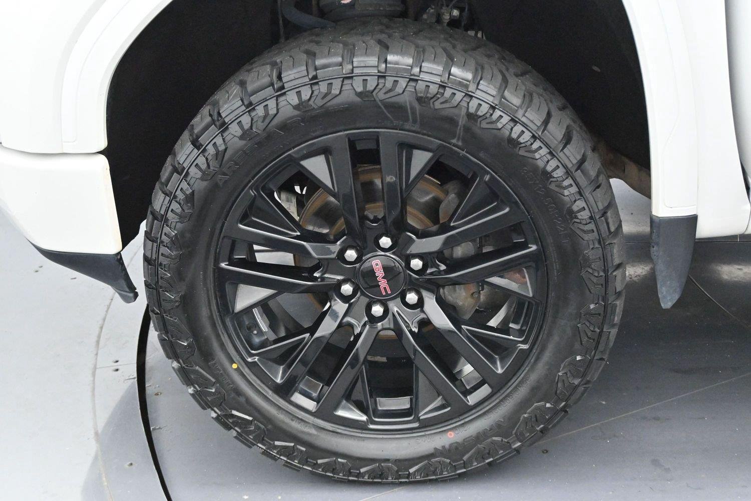 Used 2020 White Frost Tricoat GMC Denali image 38