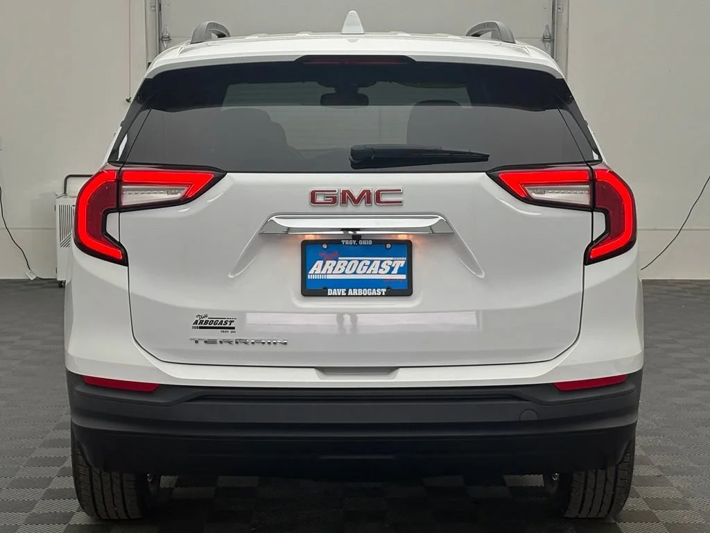 Used 2023 Summit White GMC SLE image 8