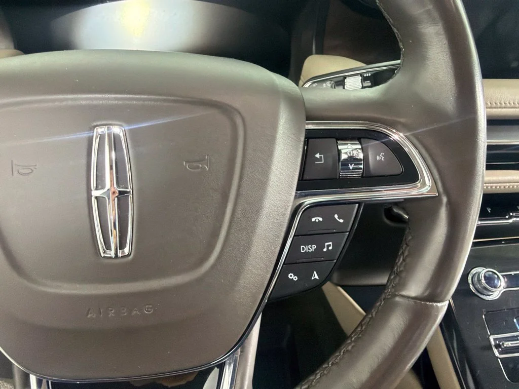 Used 2022 White Metallic Lincoln Reserve image 26