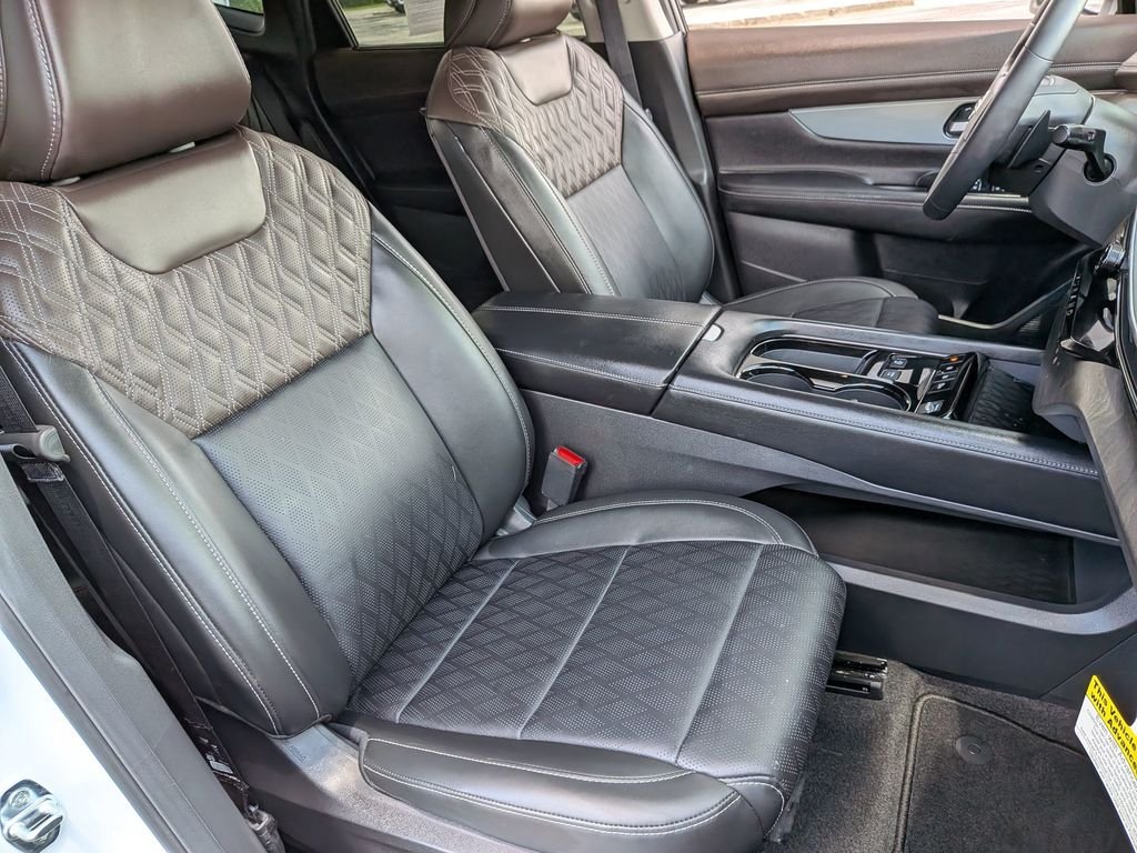 Certified Used 2025 White Nissan Platinum image 29