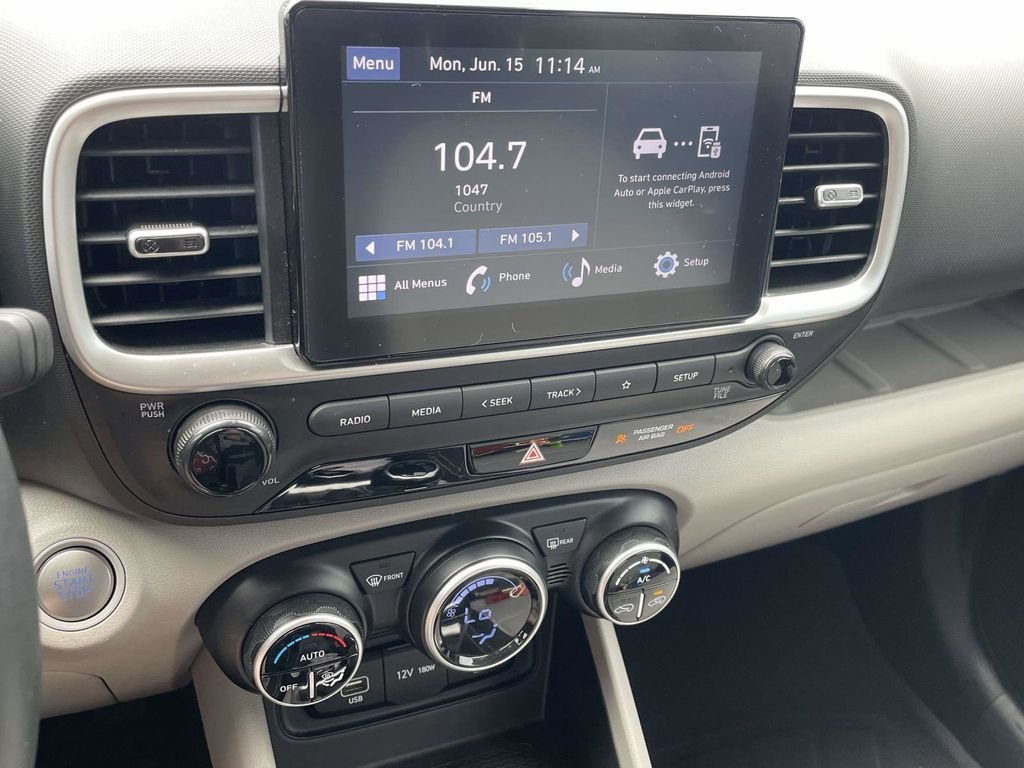 Used 2024 White Hyundai SEL image 17