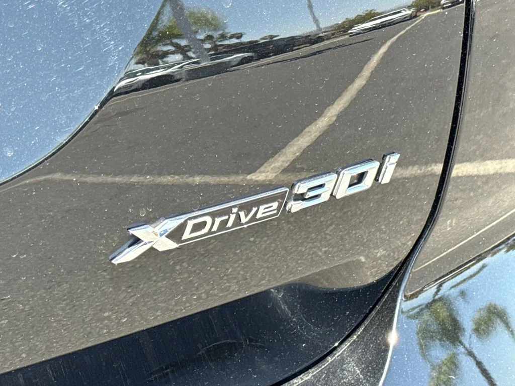 Used 2023 Black BMW xDrive30i image 9