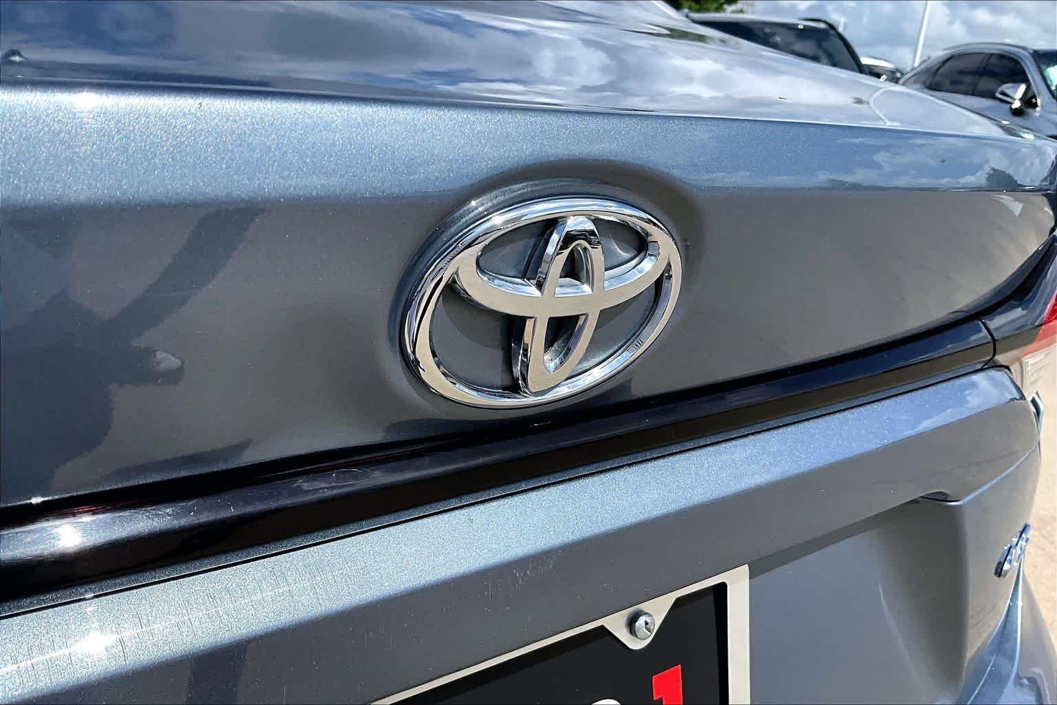Used 2020 Celestite Toyota LE image 10