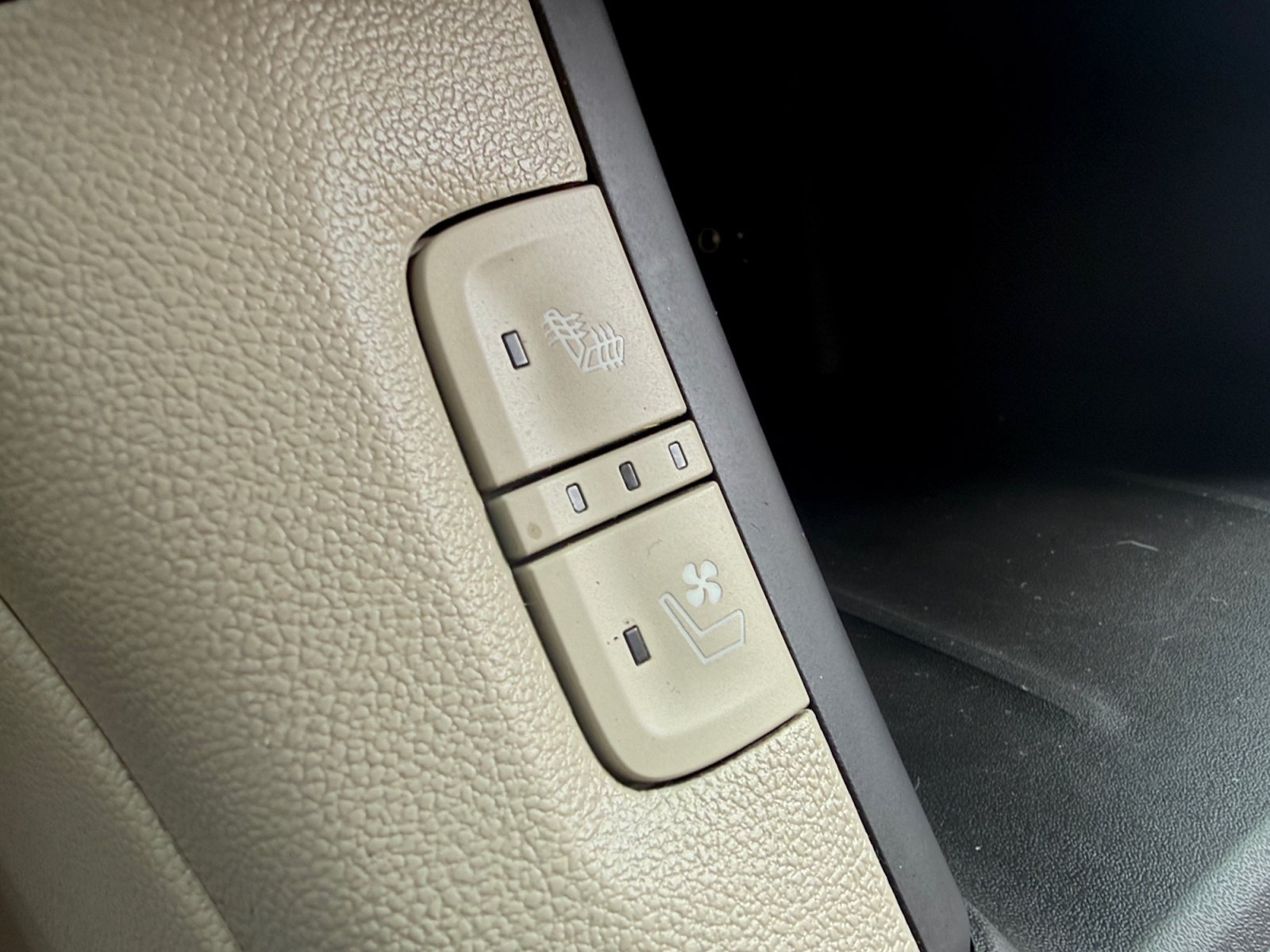 Used 2017 Ebony Twilight Metallic GMC Denali image 25