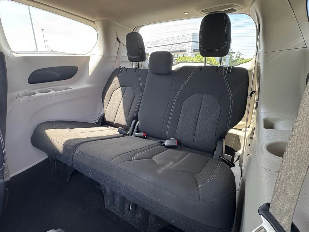 Used 2022 Bright White Clearcoat Chrysler LX image 12