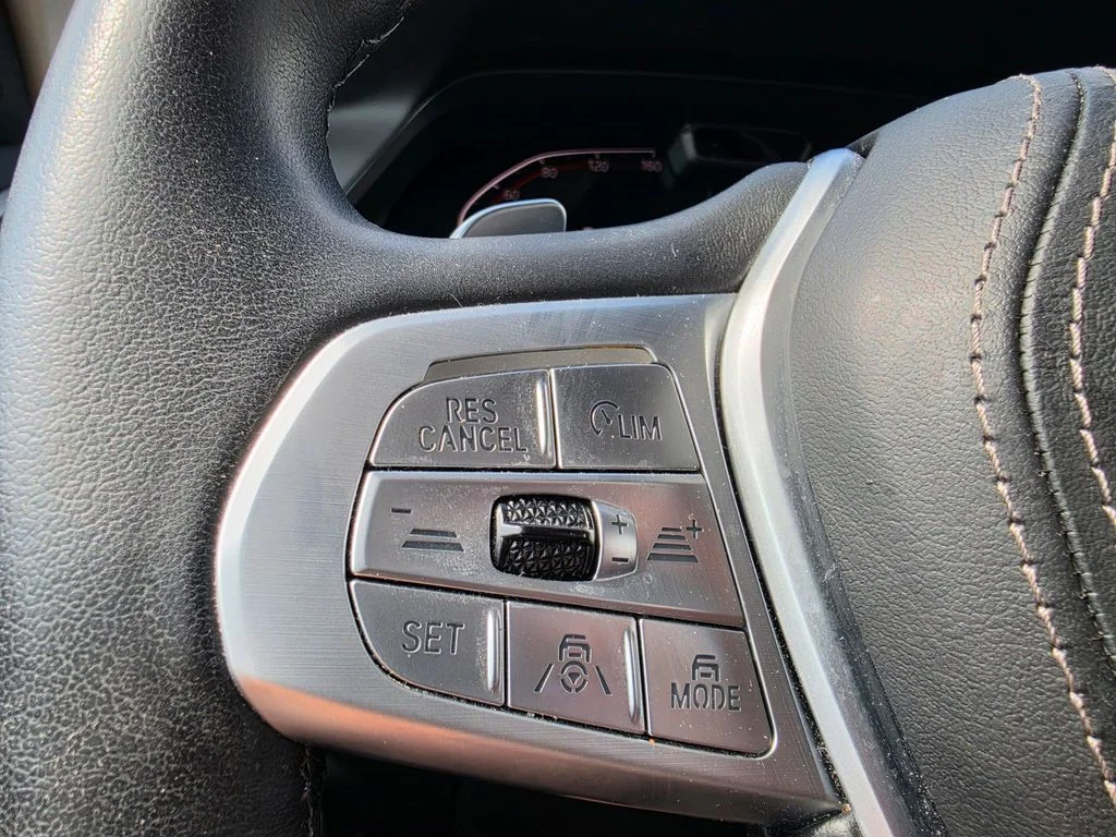 Used 2020 Black BMW xDrive40i image 18