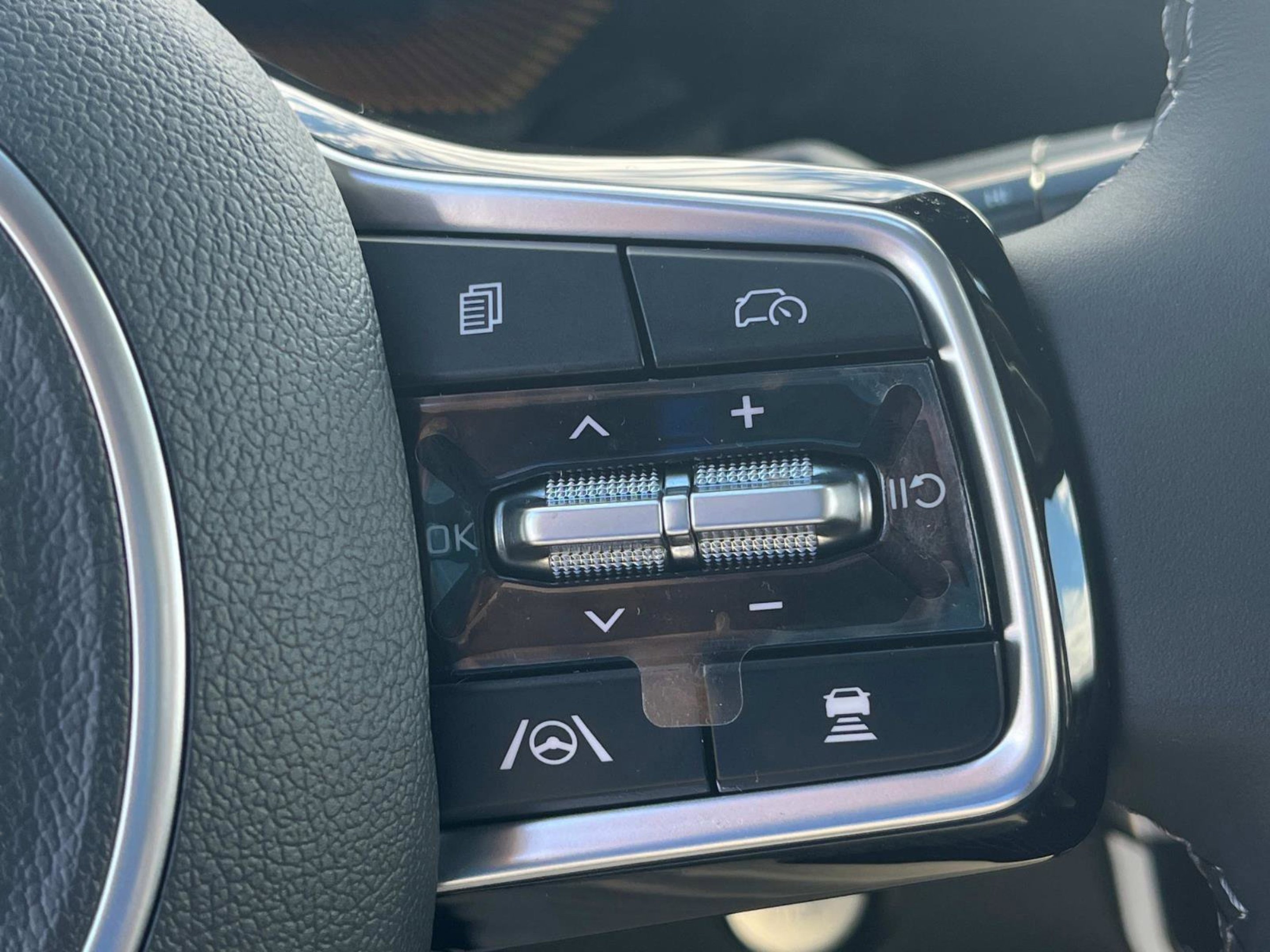 2025 Kia Sorento S - Photo 25