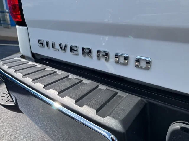 Used 2019 SUMMIT WHITE Chevrolet LT image 16