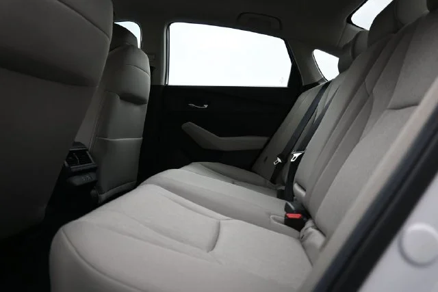 Used 2026 White Honda SE image 9