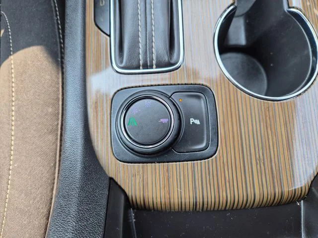 Used 2019 Gray GMC SLE-2 image 30
