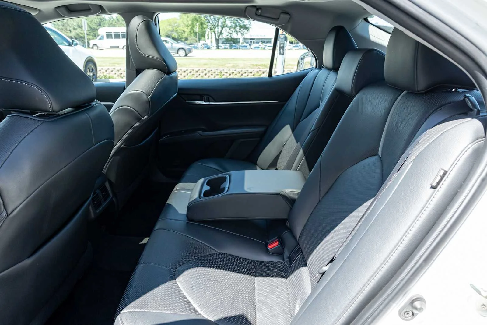 Used 2020 Wind Chill Pearl Toyota XSE V6 image 31