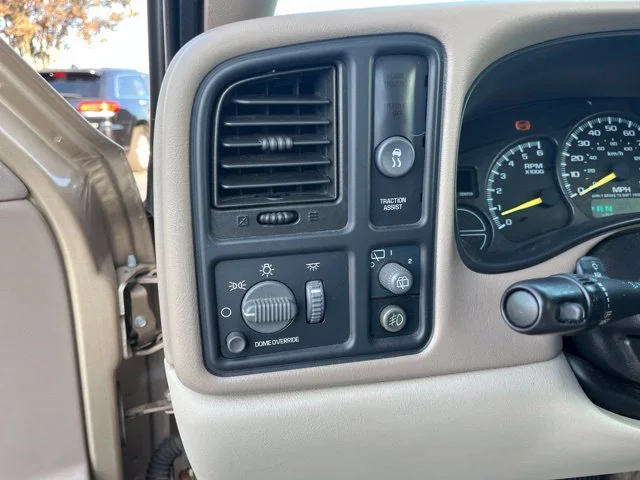 Used 2001  GMC SLE image 24