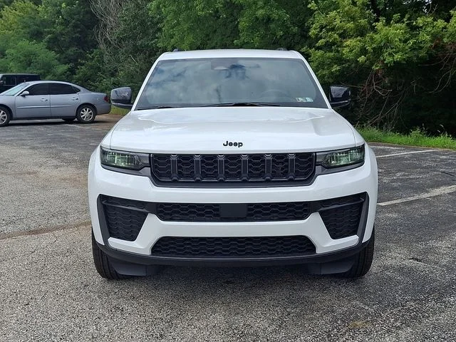 New 2026 White/off-white Jeep Laredo Altitude image 2