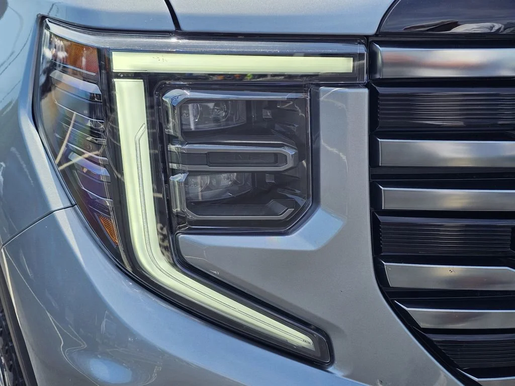 Used 2025 Sterling Metallic GMC AT4 image 4