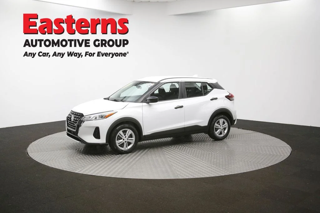 Used 2022 White Nissan S image 57