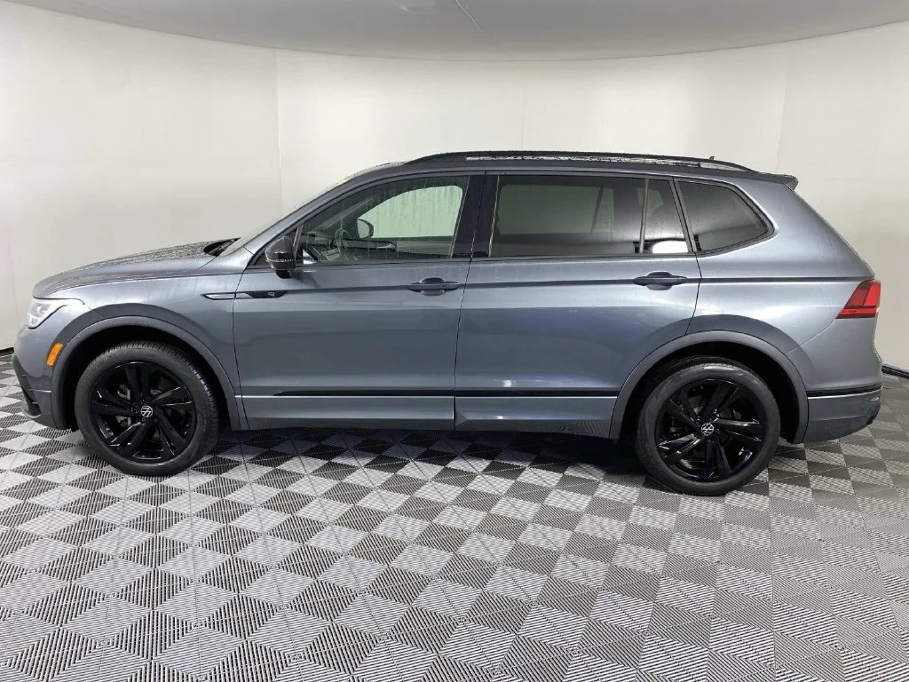 Used 2023 Platinum Gray Metallic Volkswagen 2.0T SE R-Line Black image 5