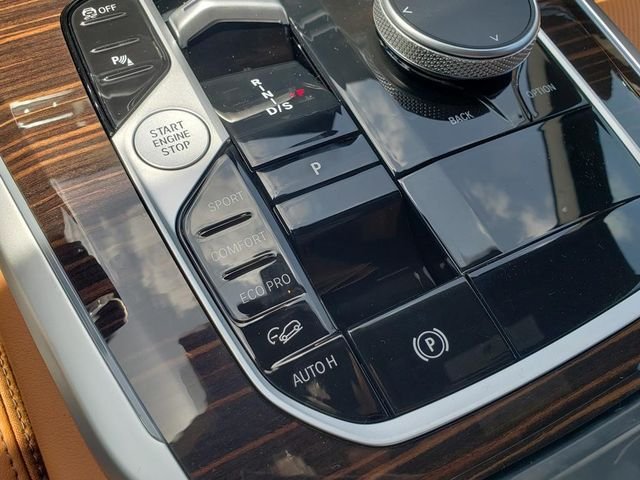 New 2026 Manhattan Green Metallic BMW xDrive40i image 25