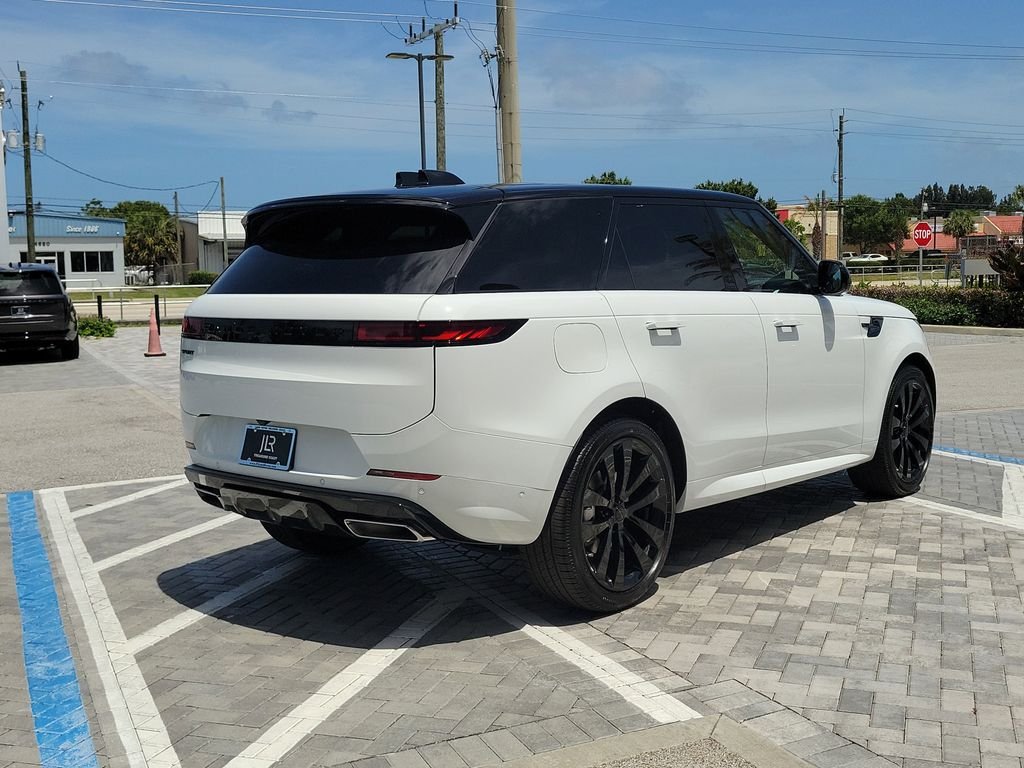 New 2026 Fuji White Land Rover Dynamic SE image 5