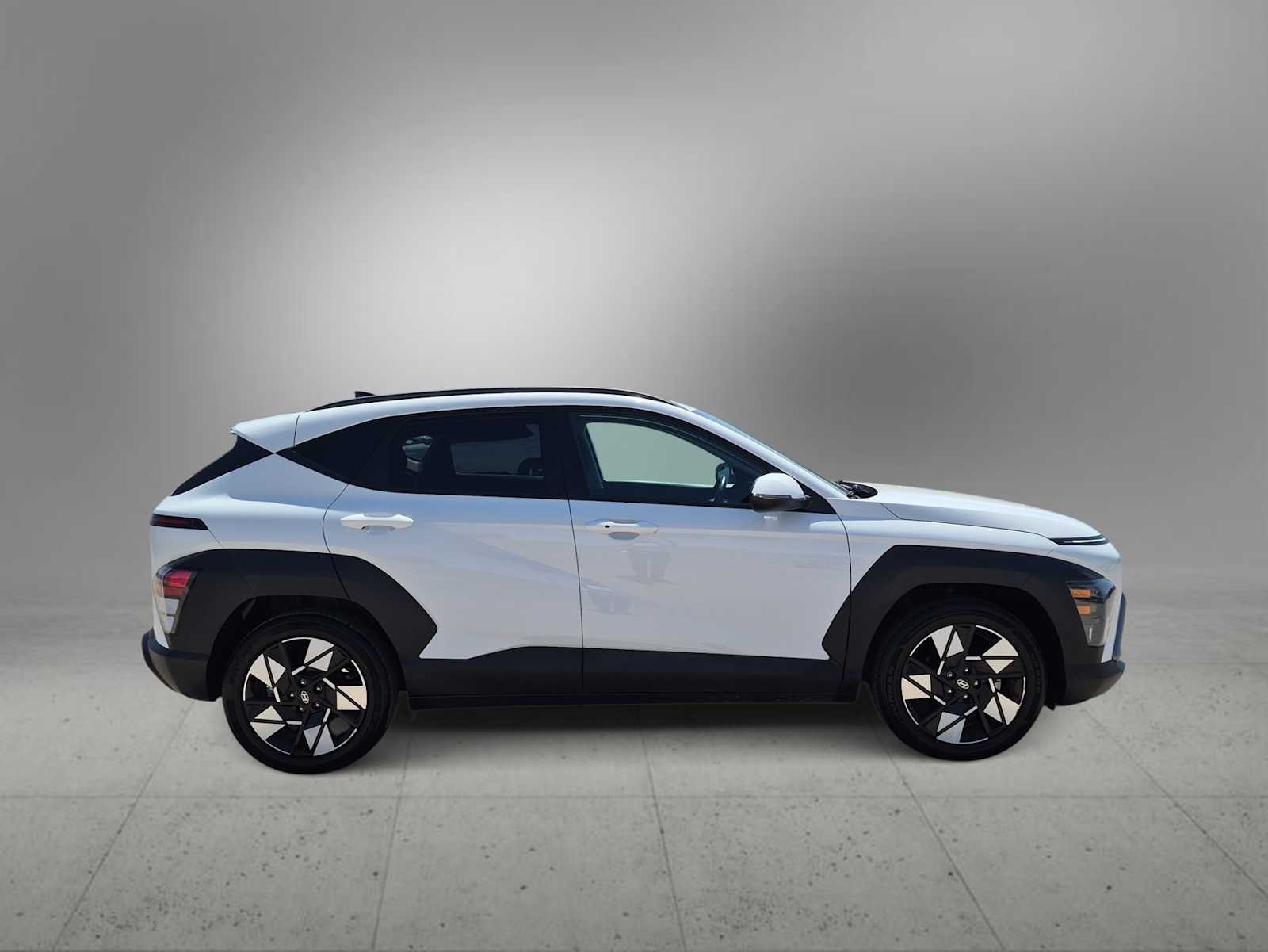 Certified Used 2024 Atlas White Hyundai SEL image 9