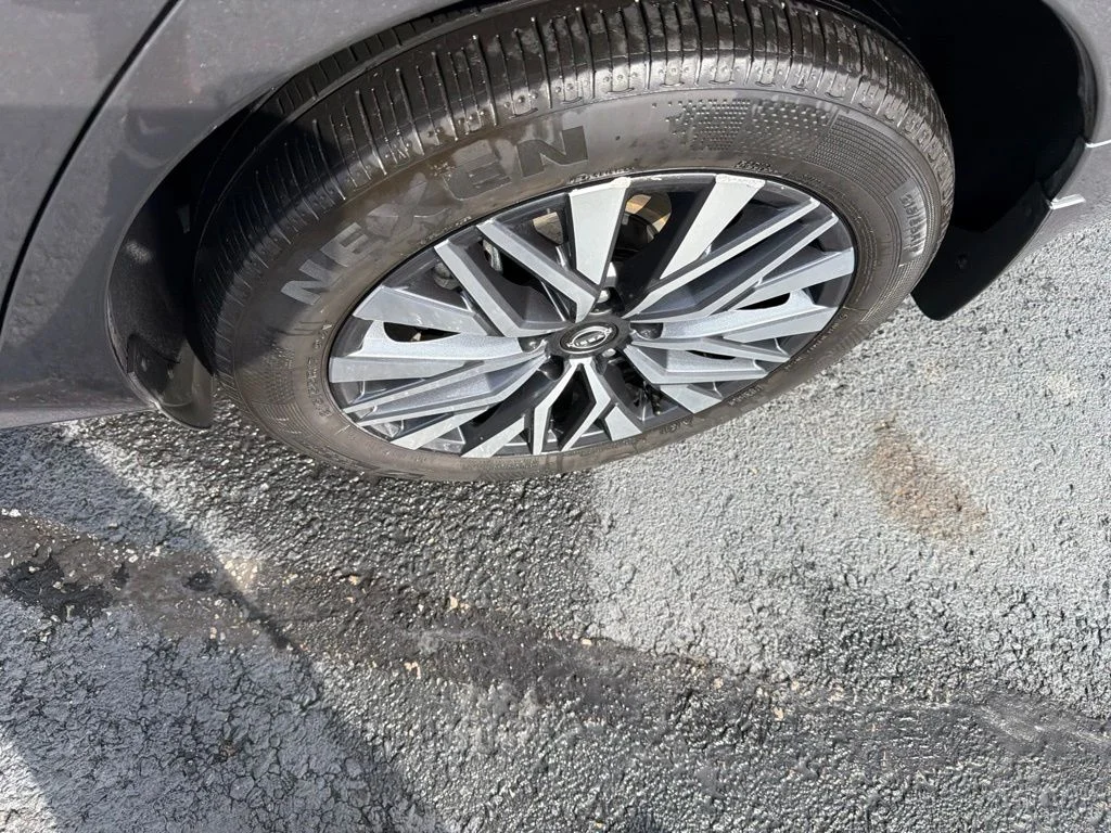 Used 2023 Gray Nissan 2.5 SV image 11