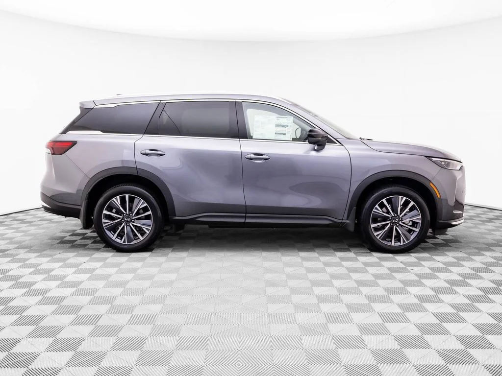 New 2027 GRAPHITE SHADOW INFINITI Luxe AWD image 6
