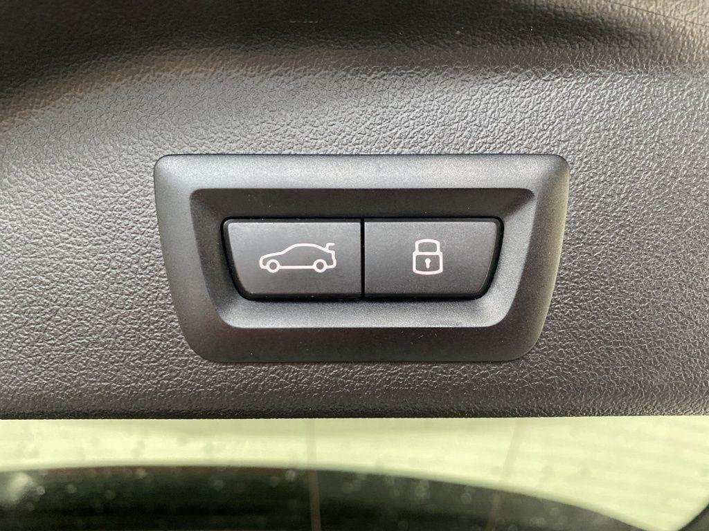 Used 2024 Gray Metallic BMW xDrive40i image 9