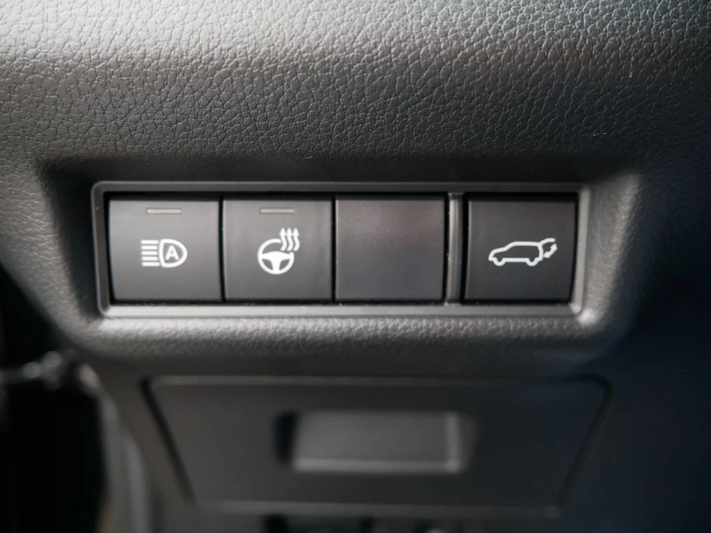 Used 2025  Toyota XLE image 30