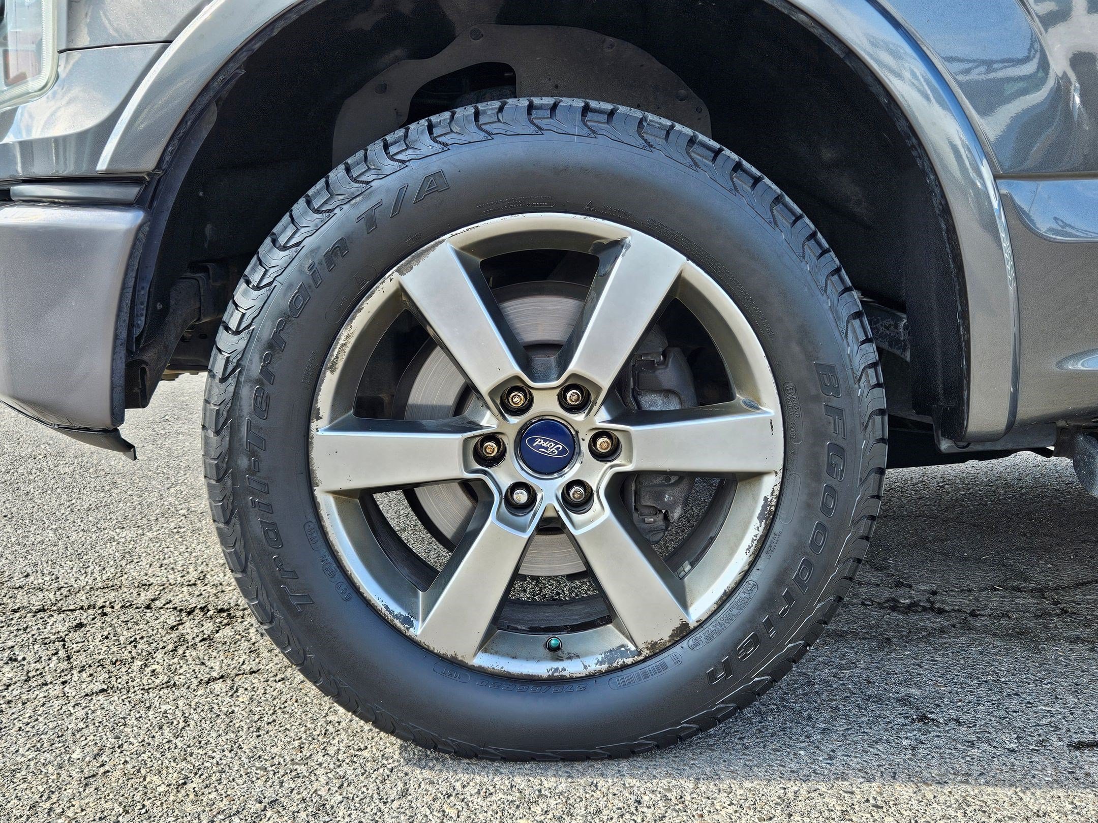 Used 2015 Magnetic Metallic Ford Lariat image 11
