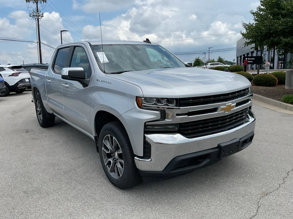 Used 2022 Silver Ice Metallic Chevrolet LT image 2