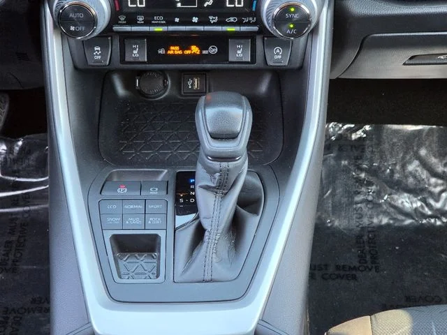 2024 Toyota RAV4 XLE - Photo 29