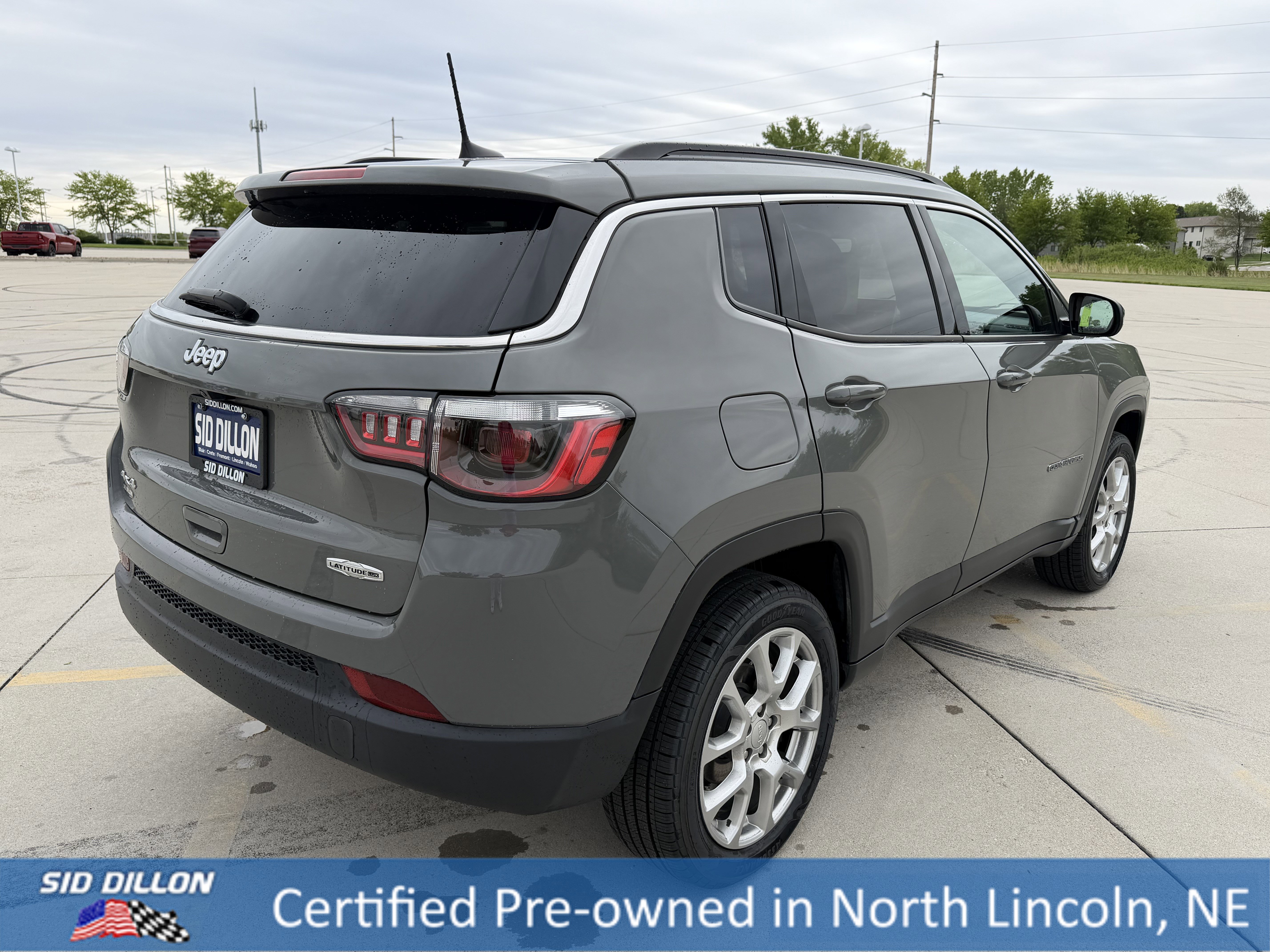 Used 2023 Sting-Gray Clearcoat Jeep Latitude Lux image 8