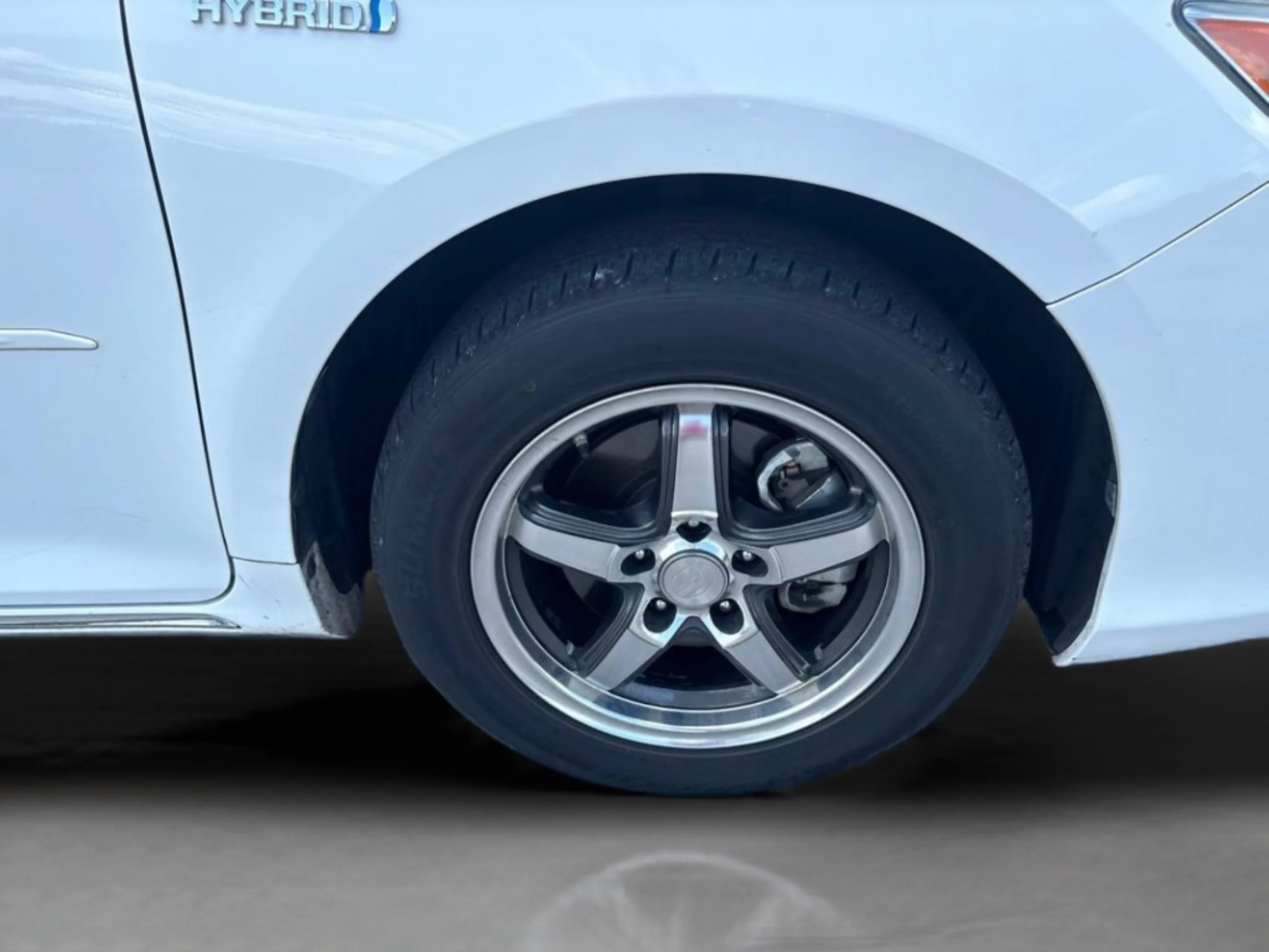 Used 2012 Super White Toyota LE image 37
