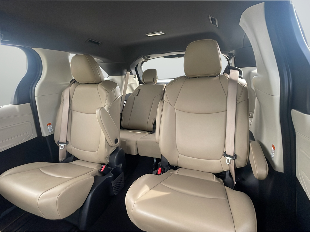 Used 2022  Toyota XLE image 41