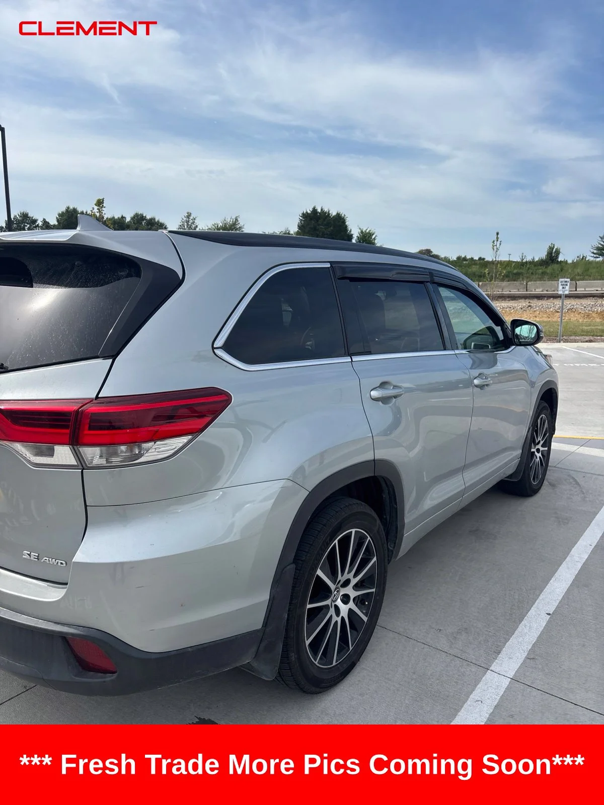 Used 2017 Celestial Silver Metallic Toyota SE image 3