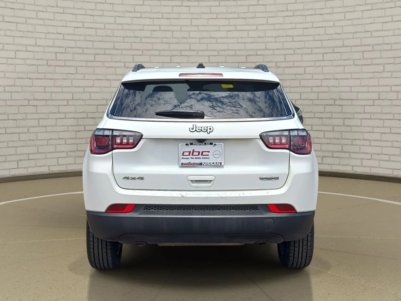 Used 2023 Bright White Clearcoat Jeep Latitude image 5