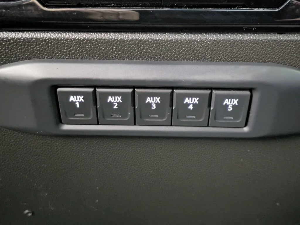 Used 2024 Onyx Black GMC SLE image 14