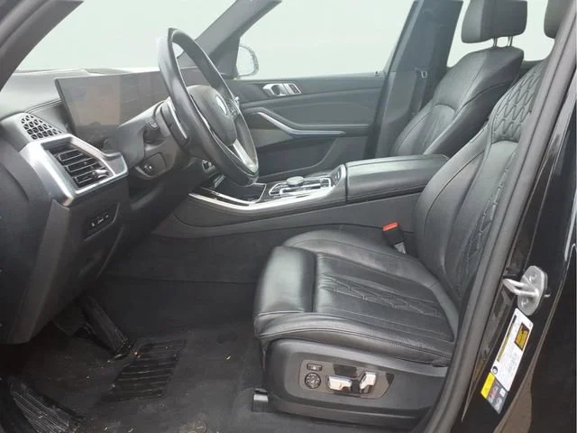 Used 2025  BMW xDrive50e image 18